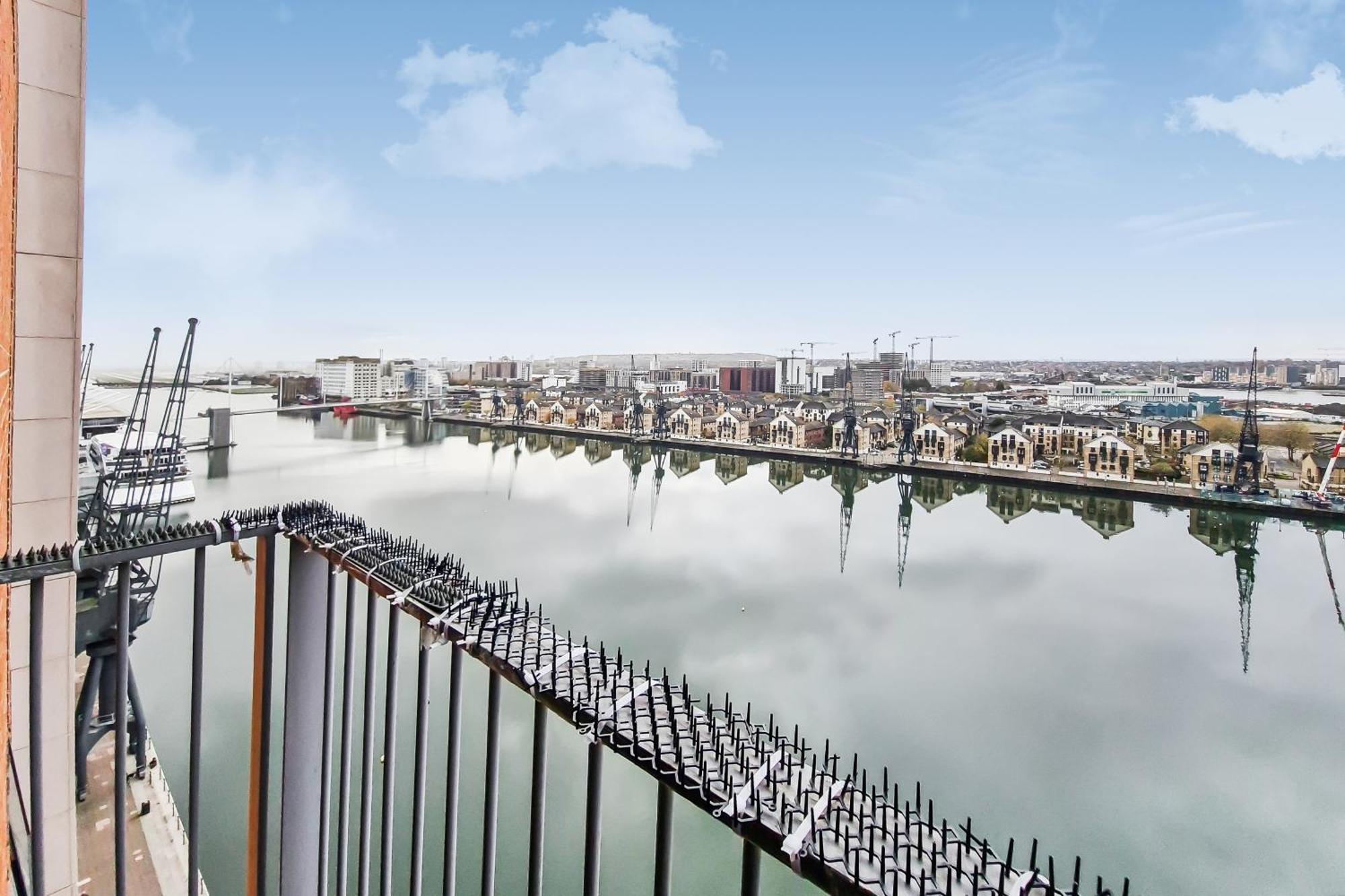Deluxe Two Bed Apartment With River & City View London Ngoại thất bức ảnh