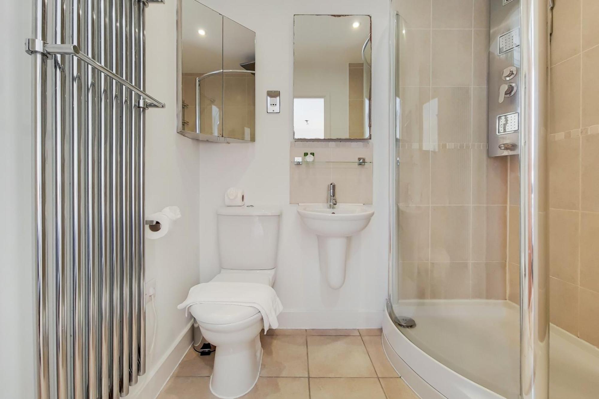 Deluxe Two Bed Apartment With River & City View London Ngoại thất bức ảnh
