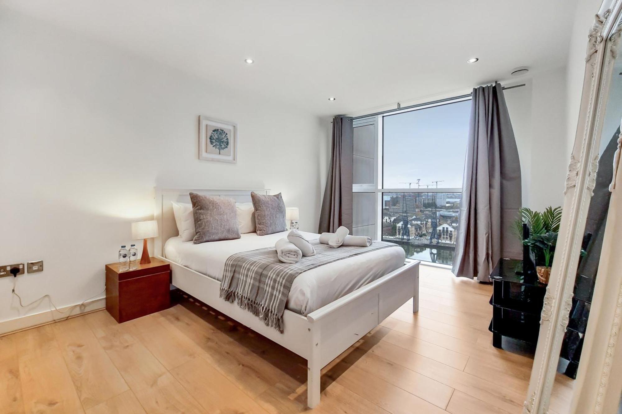 Deluxe Two Bed Apartment With River & City View London Ngoại thất bức ảnh
