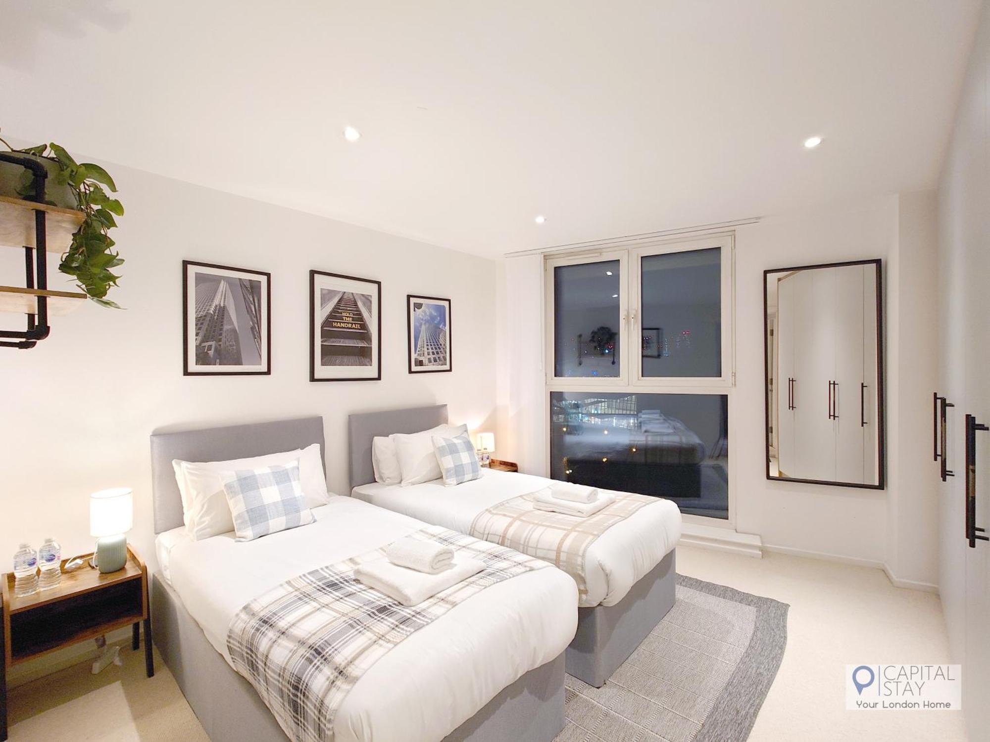 Deluxe Two Bed Apartment With River & City View London Ngoại thất bức ảnh