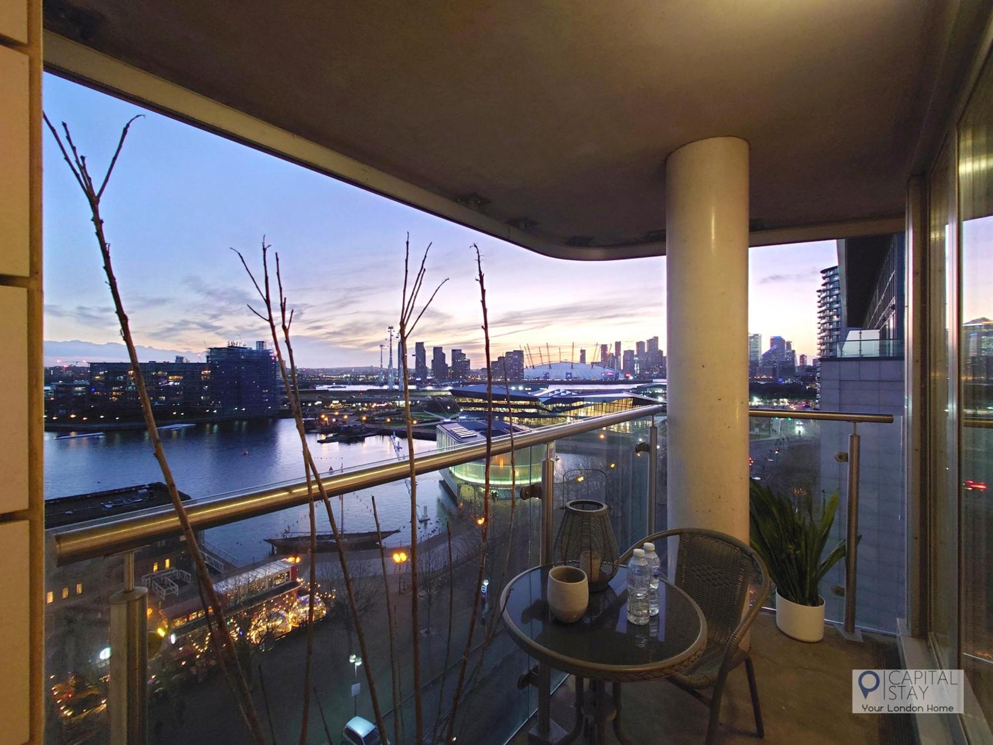 Deluxe Two Bed Apartment With River & City View London Ngoại thất bức ảnh